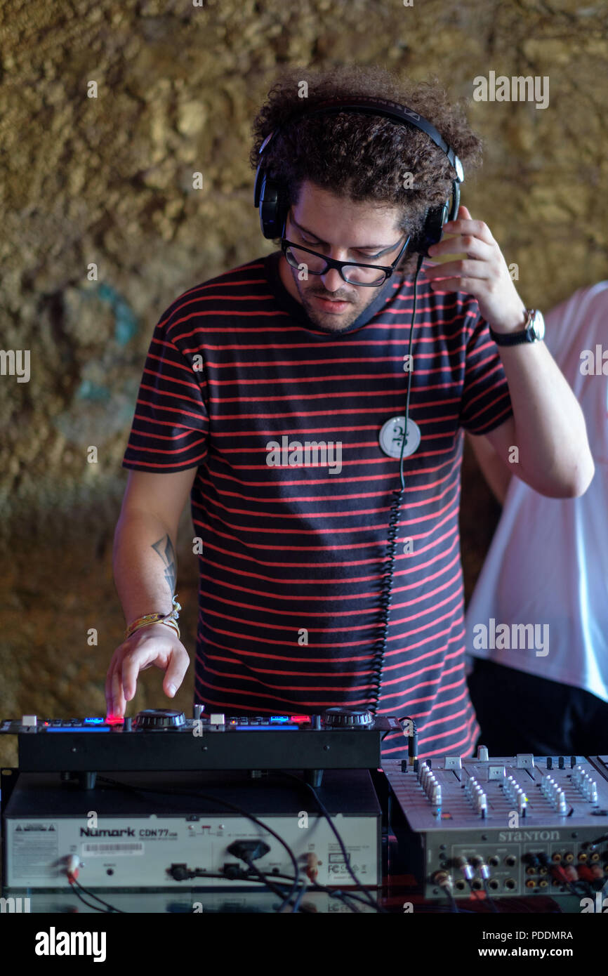 DJ à jouer de la musique à une partie Banque D'Images