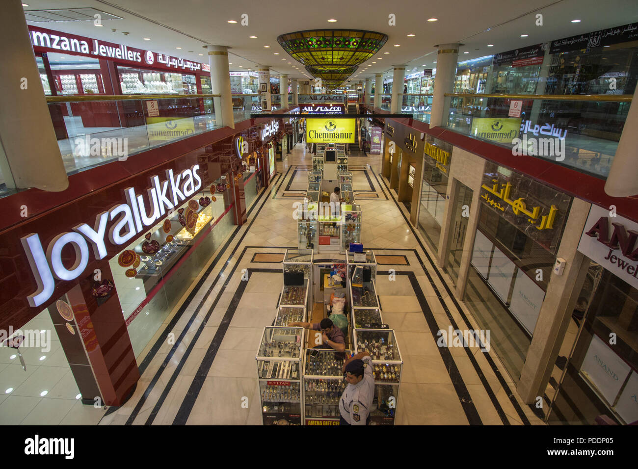 Gold City Mall à Manama, Bahreïn, est un centre commercial de détail spécialisés pour toutes les exigences en matière de bijoux, avec une variété d'ornements scintillants Banque D'Images