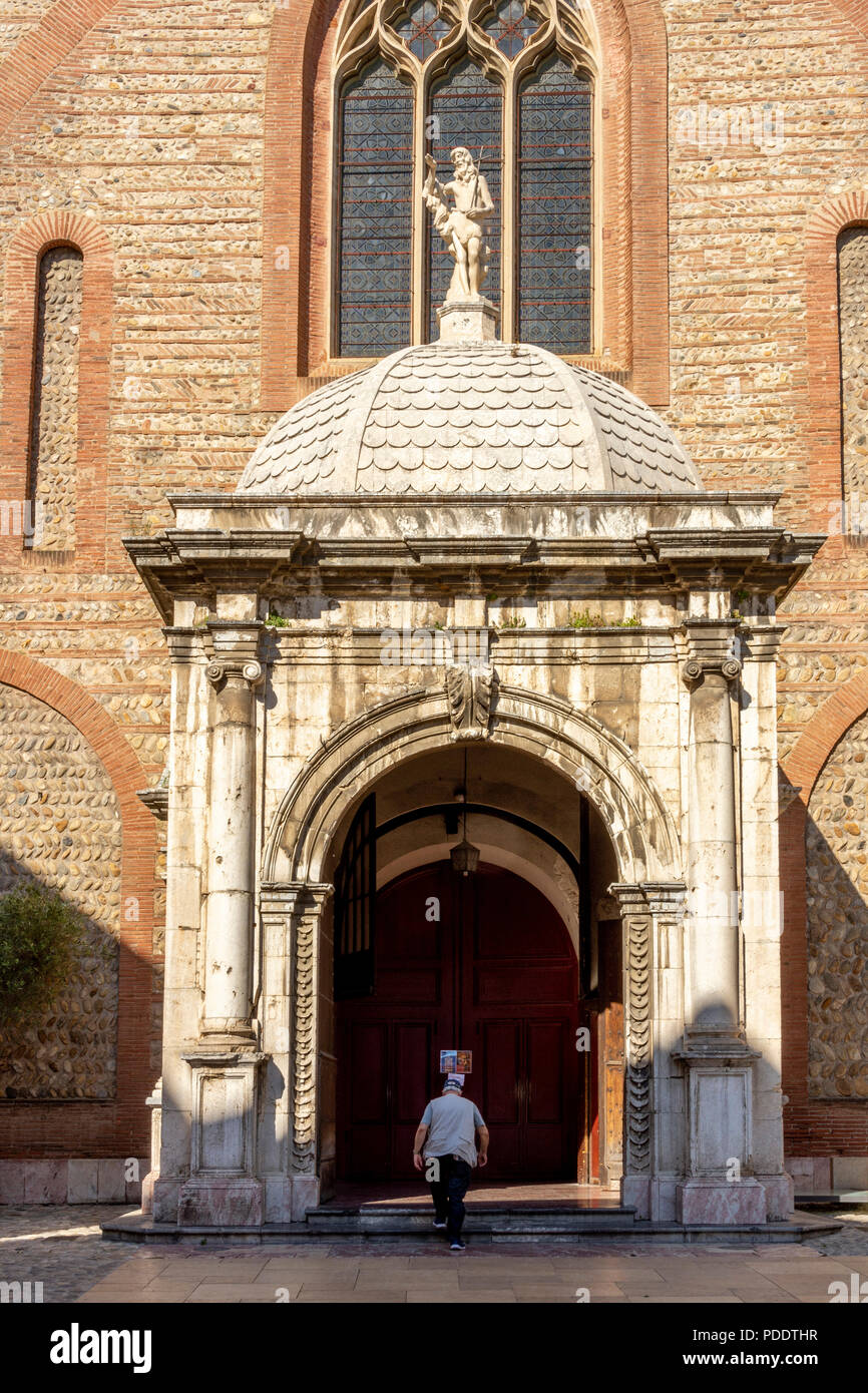 Entrée de la Cathédrale Saint Jean Baptiste de Perpignan, Pyrénées-Orientales, Occitanie, France Banque D'Images Entrée de la Cathédrale Saint Jean Baptiste de Perpignan, Pyrénées-Orientales, Occitanie, France Banque D'Images