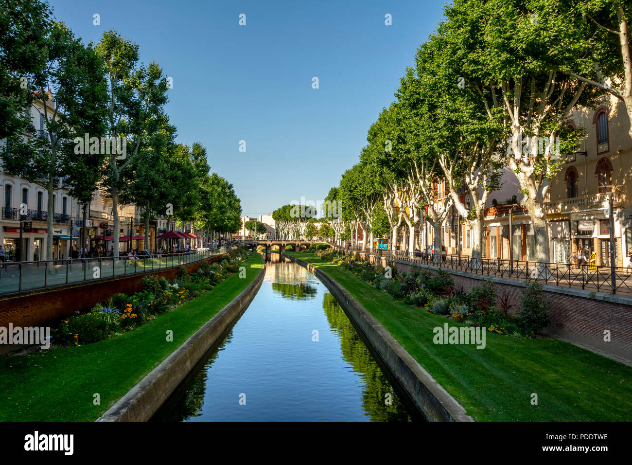 Vue sur le canal de Perpignan, Pyrénées-Orientales, Occitanie, France Banque D'Images Vue sur le canal de Perpignan, Pyrénées-Orientales, Occitanie, France Banque D'Images