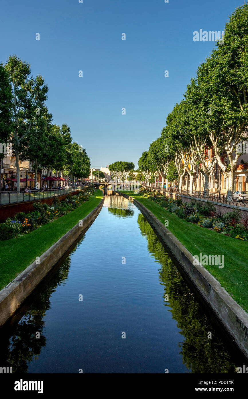 Vue sur le canal de Perpignan, Pyrénées-Orientales, Occitanie, France Banque D'Images Vue sur le canal de Perpignan, Pyrénées-Orientales, Occitanie, France Banque D'Images