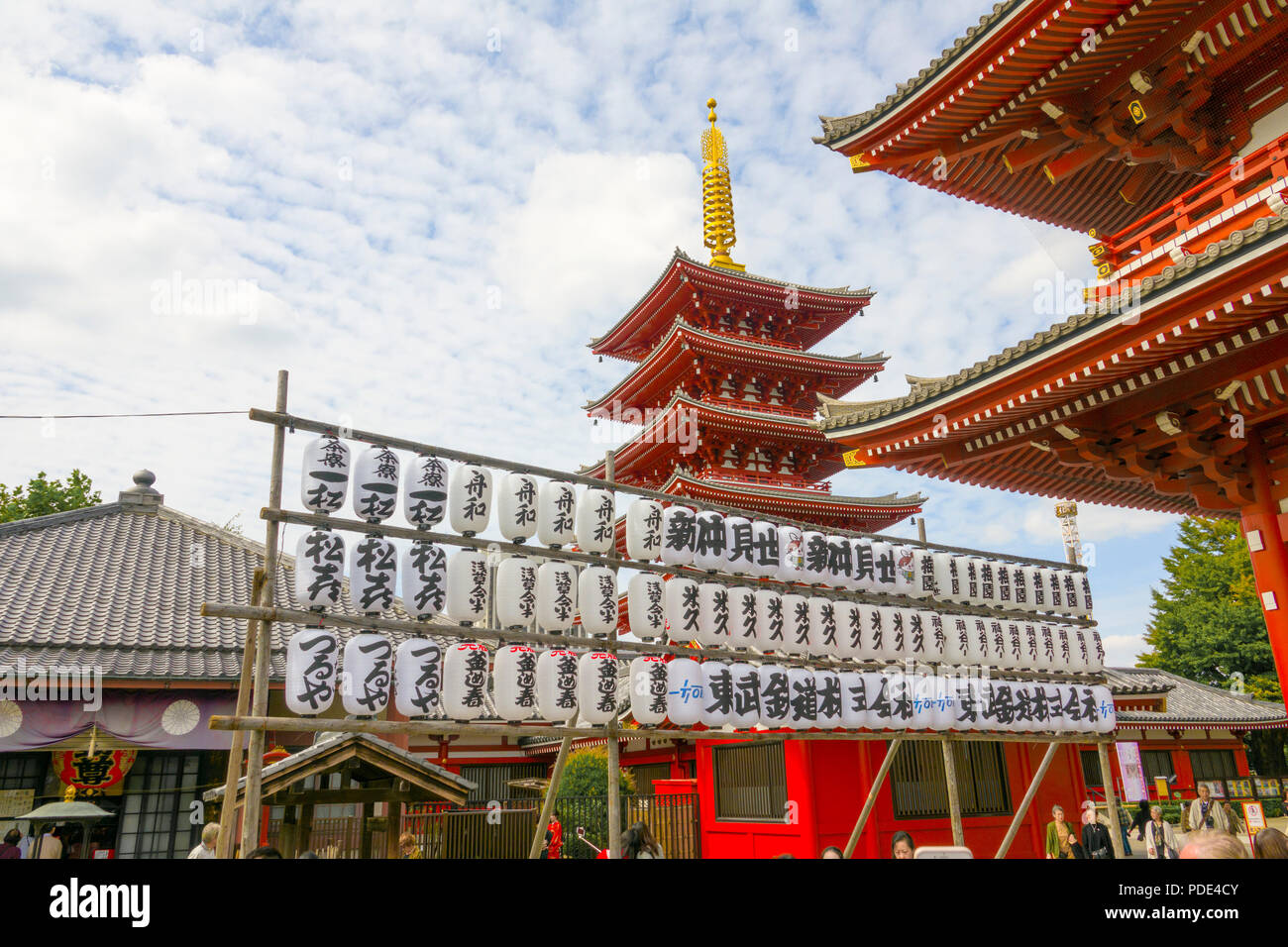 Les caractères japonais à l'extérieur de Temple Bouddhiste Asakusa Tokyo Japon Asie Banque D'Images