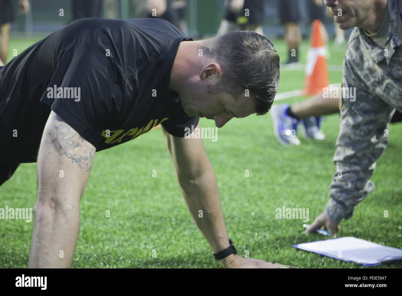 Le sergent de l'armée américaine. 1re classe Terrance Widmer, affecté à la 2e Division d'infanterie, au cours de la Huitième Armée, la concurrence meilleur Guerrier au Camp Casey, République de Corée, le 14 mai 2018. Le huitième meilleur guerrier de l'Armée de la concurrence est tenu de reconnaître et de sélectionner les plus qualifiés se sont enrôlés et junior sous-officier pour représenter 8 e armée à l'armée américaine meilleur guerrier Pacifique compétition à Schofield Barracks, HI. Le concours permettra également reconnaître l'agent les plus performants, l'adjudant et le coréen de renforts à l'armée américaine soldat à la 8e armée. Banque D'Images