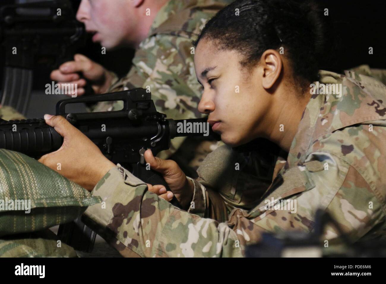 La FPC. Samera Taylor, Lake City, FL, autochtones affectés à la 1ère Brigade du signal s'engage dans une cible simulés au cours de la 8 e armée 2018 Concours meilleur guerrier, qui s'est déroulée au Camp Casey, République de Corée, le 16 mai 2018. Le huitième meilleur guerrier de l'Armée de la concurrence est tenu de reconnaître et de sélectionner les plus qualifiés se sont enrôlés et junior sous-officier pour représenter 8 e armée à l'armée américaine meilleur guerrier Pacifique compétition à Schofield Barracks, HI. Le concours permettra également reconnaître l'agent les plus performants, l'adjudant et le coréen de renforts à l'Armée américaine à la huitième soldat Ar Banque D'Images