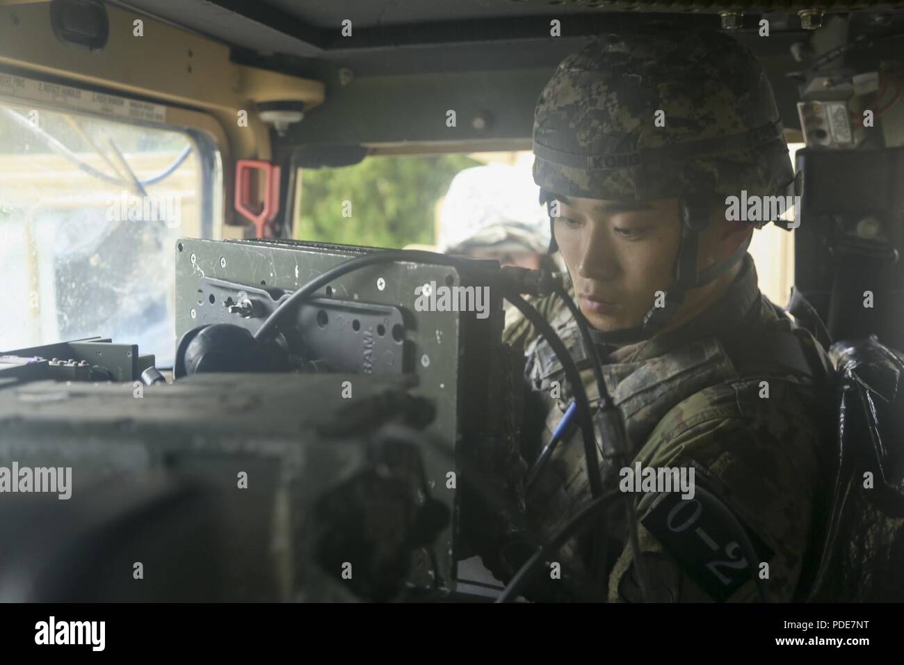 La 1ère Armée américaine, le lieutenant Austin Kong, originaire d'Austin, TX, affecté à la 501e brigade de maintien en puissance, au cours de la Huitième Armée, la concurrence meilleur Guerrier au Camp Casey, République de Corée, le 17 mai 2018. Le huitième meilleur guerrier de l'Armée de la concurrence est tenu de reconnaître et de sélectionner les plus qualifiés se sont enrôlés et junior sous-officier pour représenter 8 e armée à l'armée américaine meilleur guerrier Pacifique compétition à Schofield Barracks, HI. Le concours permettra également reconnaître l'agent les plus performants, l'adjudant et le coréen de renforts à l'armée américaine soldat à la 8e armée. Banque D'Images