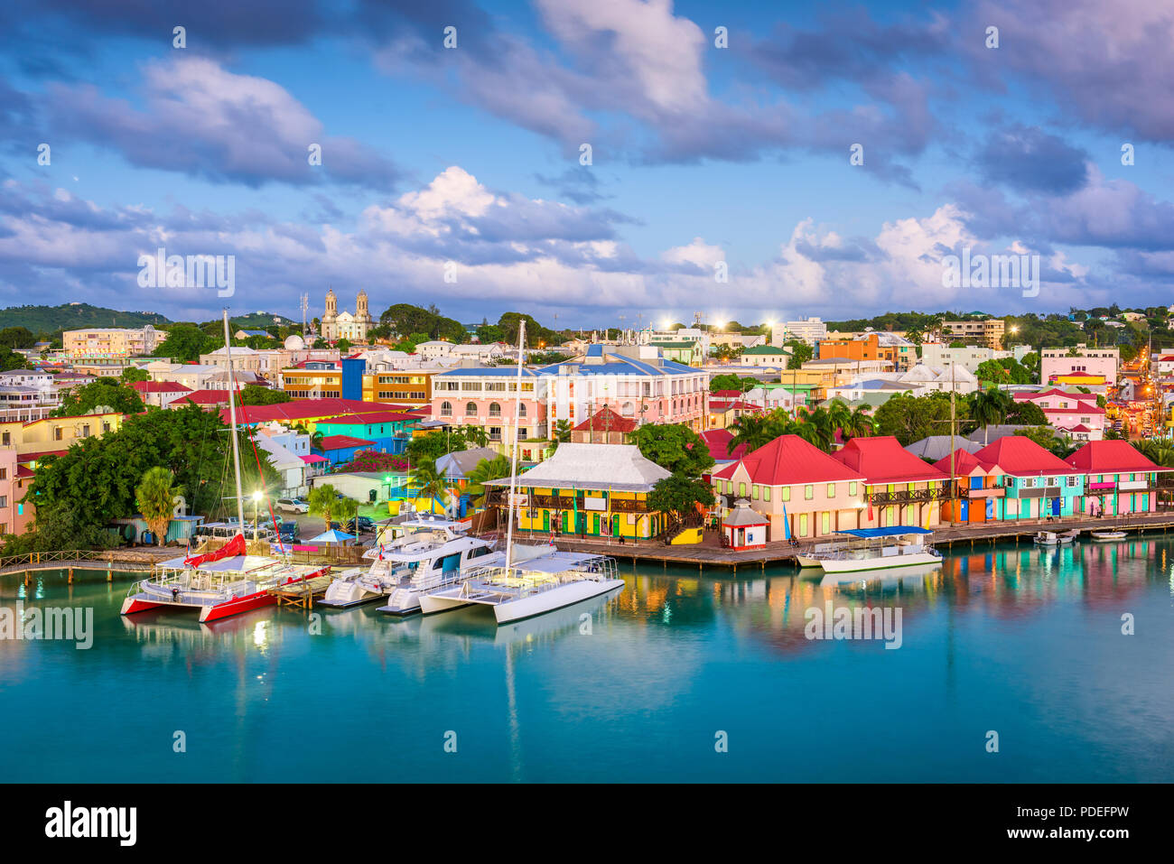 Saint John's, AntiguaetBarbuda ville skyline sur Redcliffe Quay au