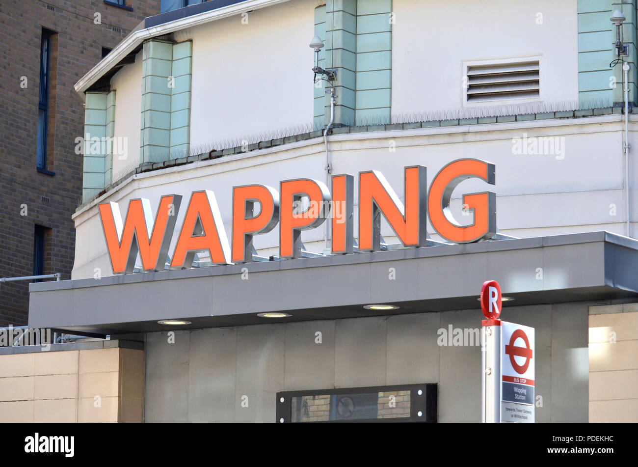 La gare de Wapping Overground est de Londres. Banque D'Images
