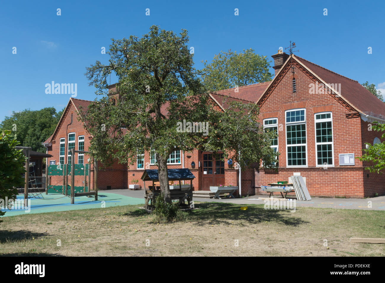 Puttenham Church of England School dans le charmant village de Puttenham, Surrey, UK Banque D'Images