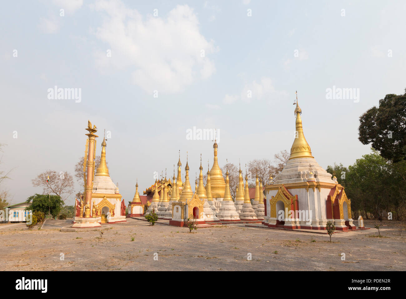 Inn Oo pagodes, près du lac Inle, Myanmar Banque D'Images