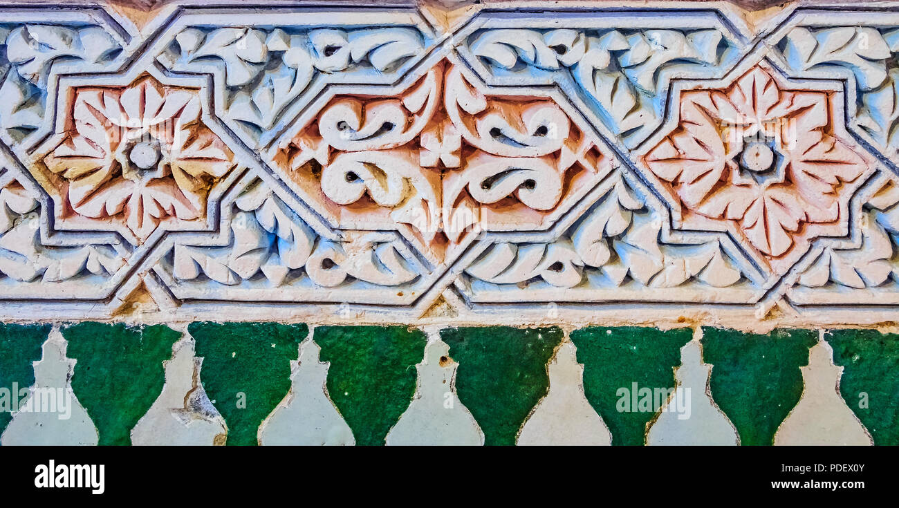 L'albâtre de décoration sculptures murales dans un Riad à Fes, Maroc Banque D'Images