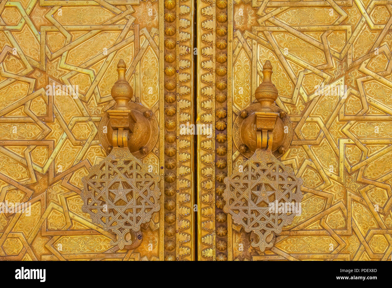 À la porte du palais du roi du Maroc à Fès, Maroc Banque D'Images