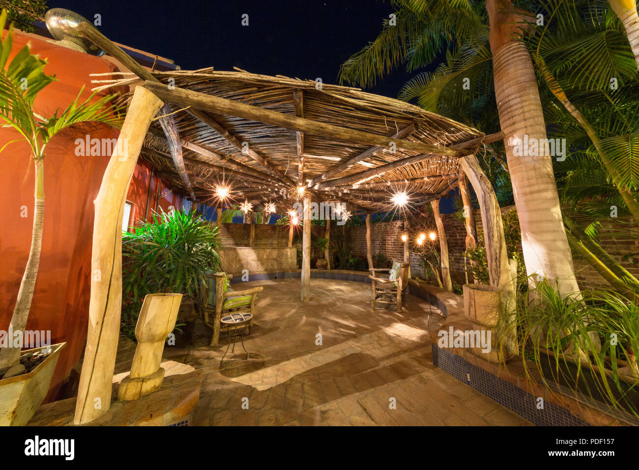 Vue sur la cour de l'Hôtel California à Todos Santos, Baja California Sur, au Mexique. Banque D'Images