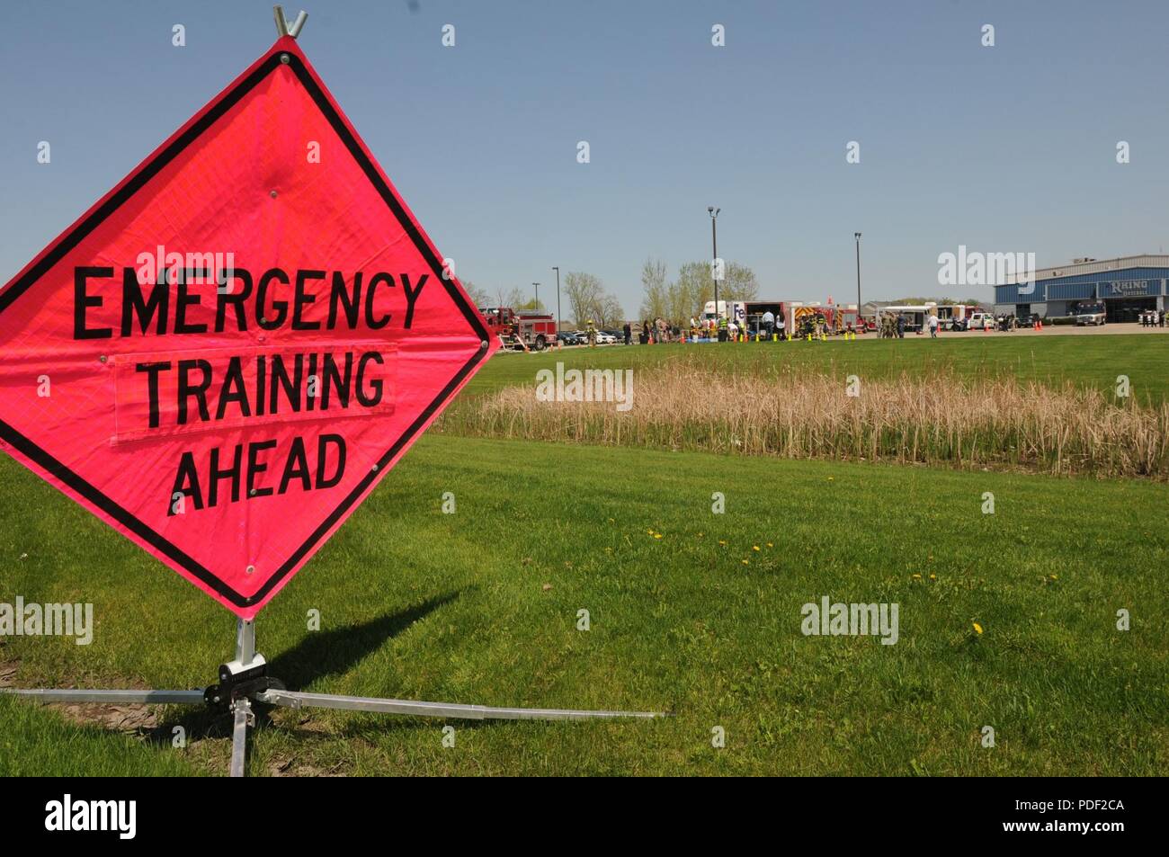 Plus de 1 000 participants de l'état Centre des opérations d'urgence, l'Entreprise Centre des opérations d'urgence, la Garde nationale du Wisconsin, dans le comté de centres des opérations d'urgence municipal, postes de commandement, la Croix-Rouge américaine, ainsi que des organismes fédéraux participent au ciel sombre, un exercice complet qui simule une coupure de masse dans le Wisconsin, le 15 mai 2018. Banque D'Images