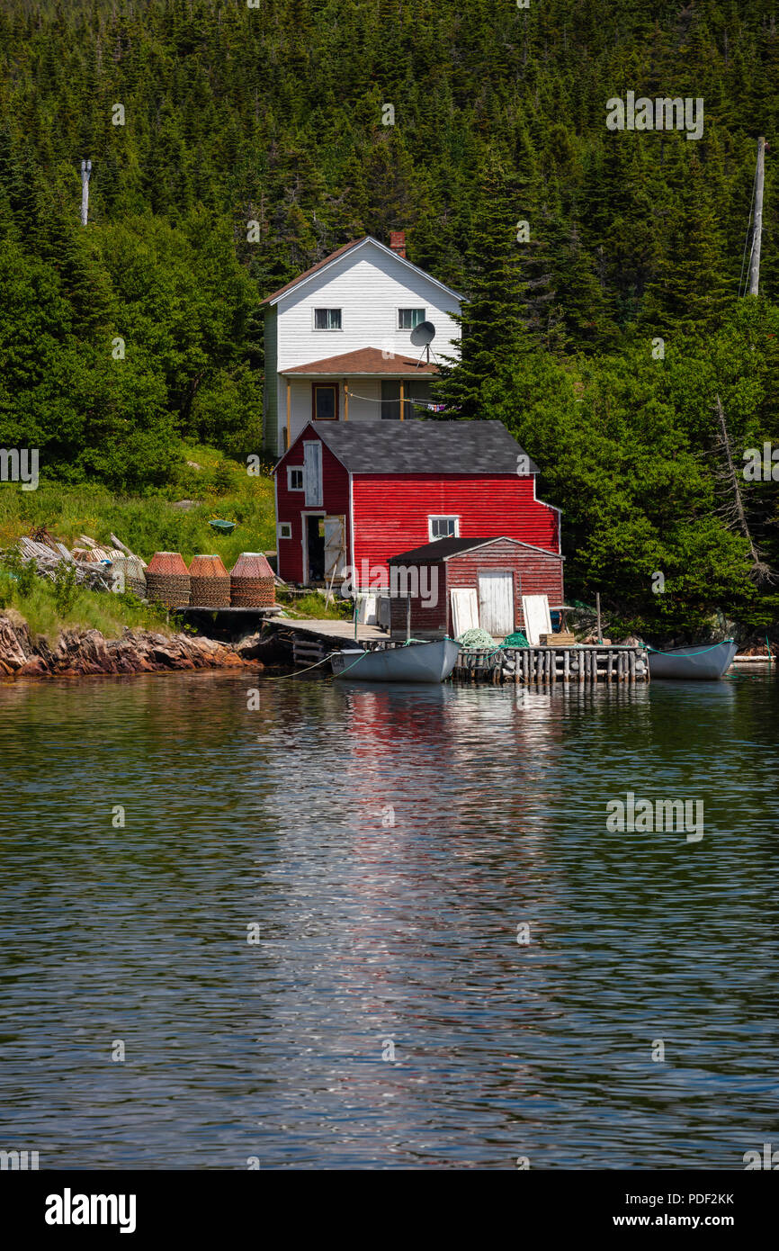 Scène de pêche rouge, Stag Harbour, l'île Fogo, à Terre-Neuve, Canada Banque D'Images