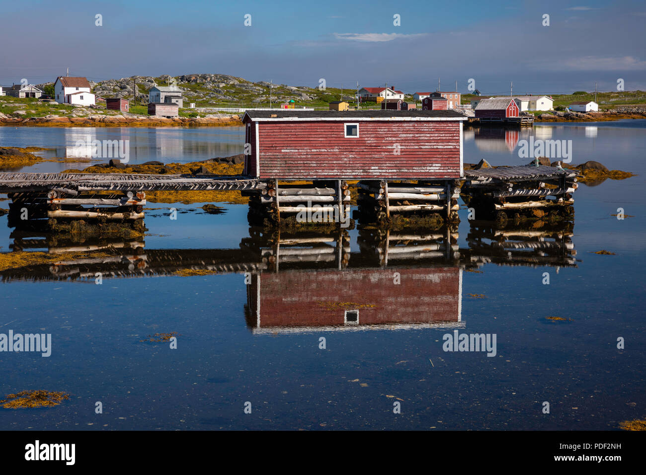 Scène de pêche rouge, l'inclinaison, l'île Fogo, à Terre-Neuve et Labrador, Canada Banque D'Images