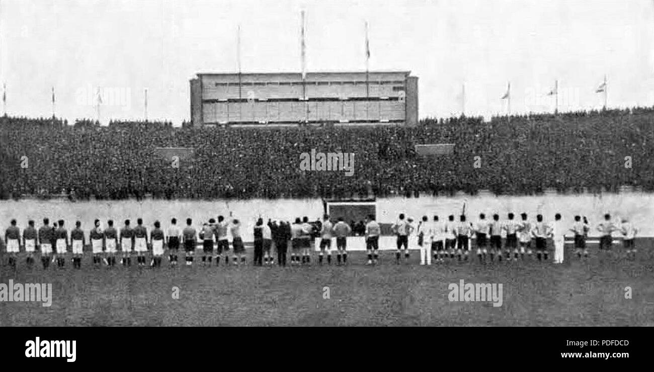 108 Cérémonie protocolaire de football aux JO 1928 (G. À D. italiens, uruguayens et argentins) Banque D'Images
