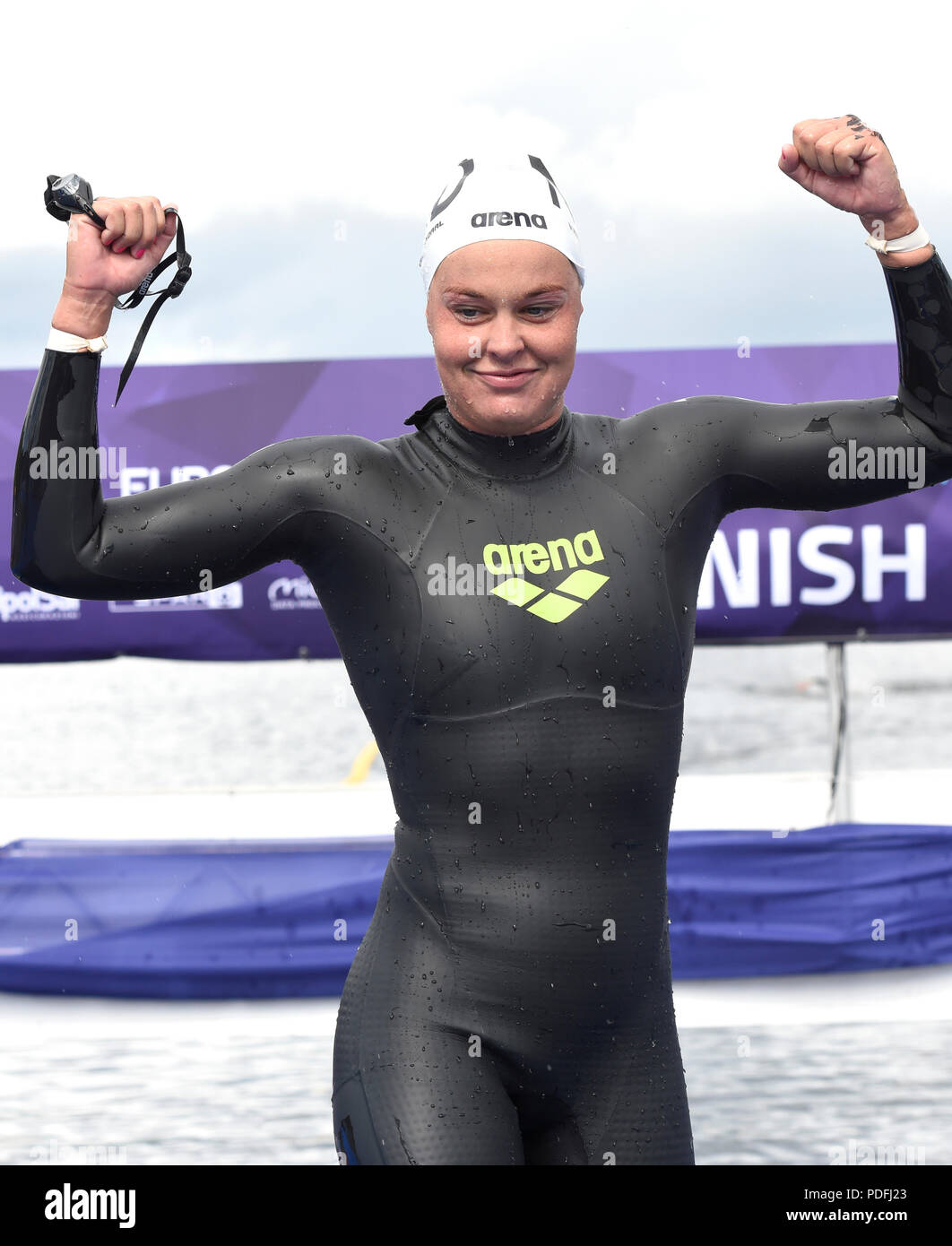 Sharon Van Rouwendaal (à gauche), des pays-Bas, célèbre la victoire de l'or lors de la finale féminine de 10 km au cours du huitième jour des Championnats d'Europe de 2018 au Loch Lomond, à Stirling. APPUYEZ SUR ASSOCIATION photo. Date de la photo: Jeudi 9 août 2018. Voir PA Story OPEN European. Le crédit photo devrait se lire comme suit : Ian Rutherford/PA Wire. Banque D'Images