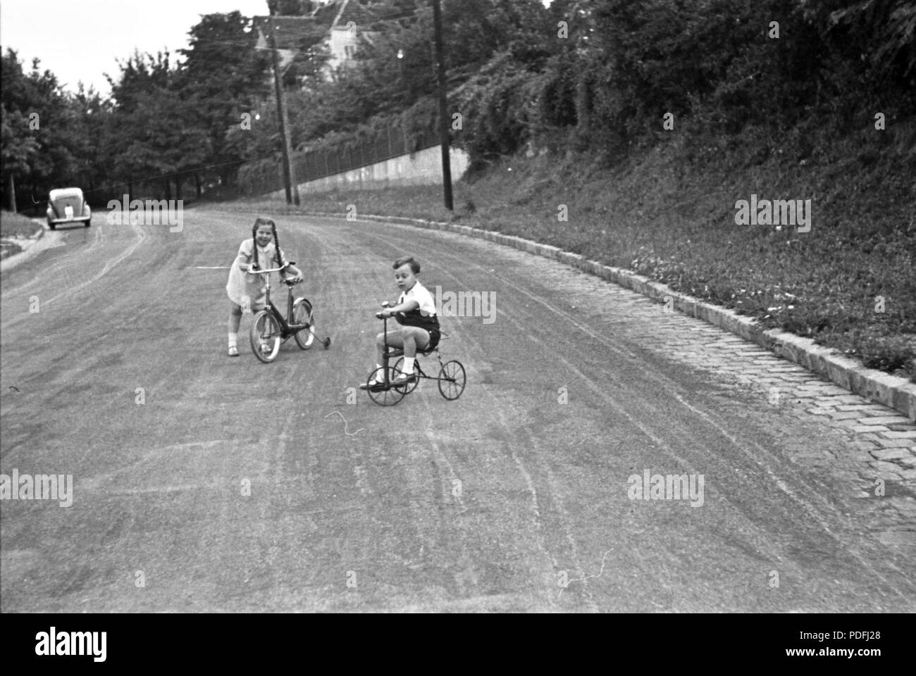 147 Gyerek portré 1940-ben Roskovics utcában, Budapesten. Fortepan 16966 Banque D'Images
