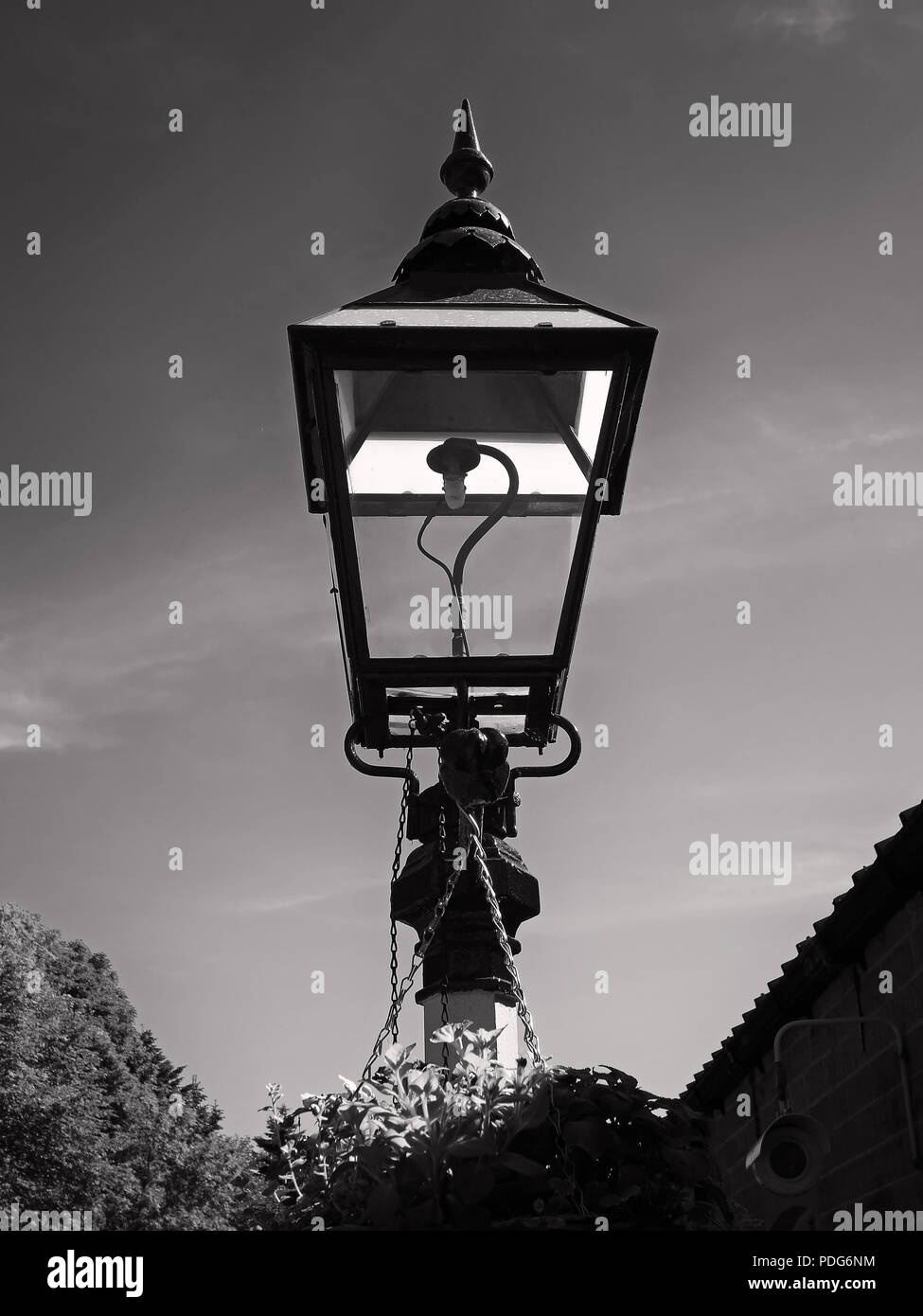 Une lampe de rue sur Ferme de la gare Banque D'Images