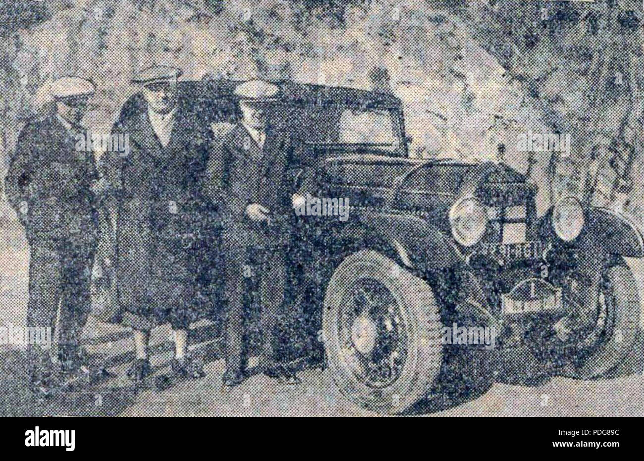 222 Maurice Vasselle au centre, devant fils Hotchkiss AM 80, victorieuse du rallye Monte Carlo 1933 Banque D'Images