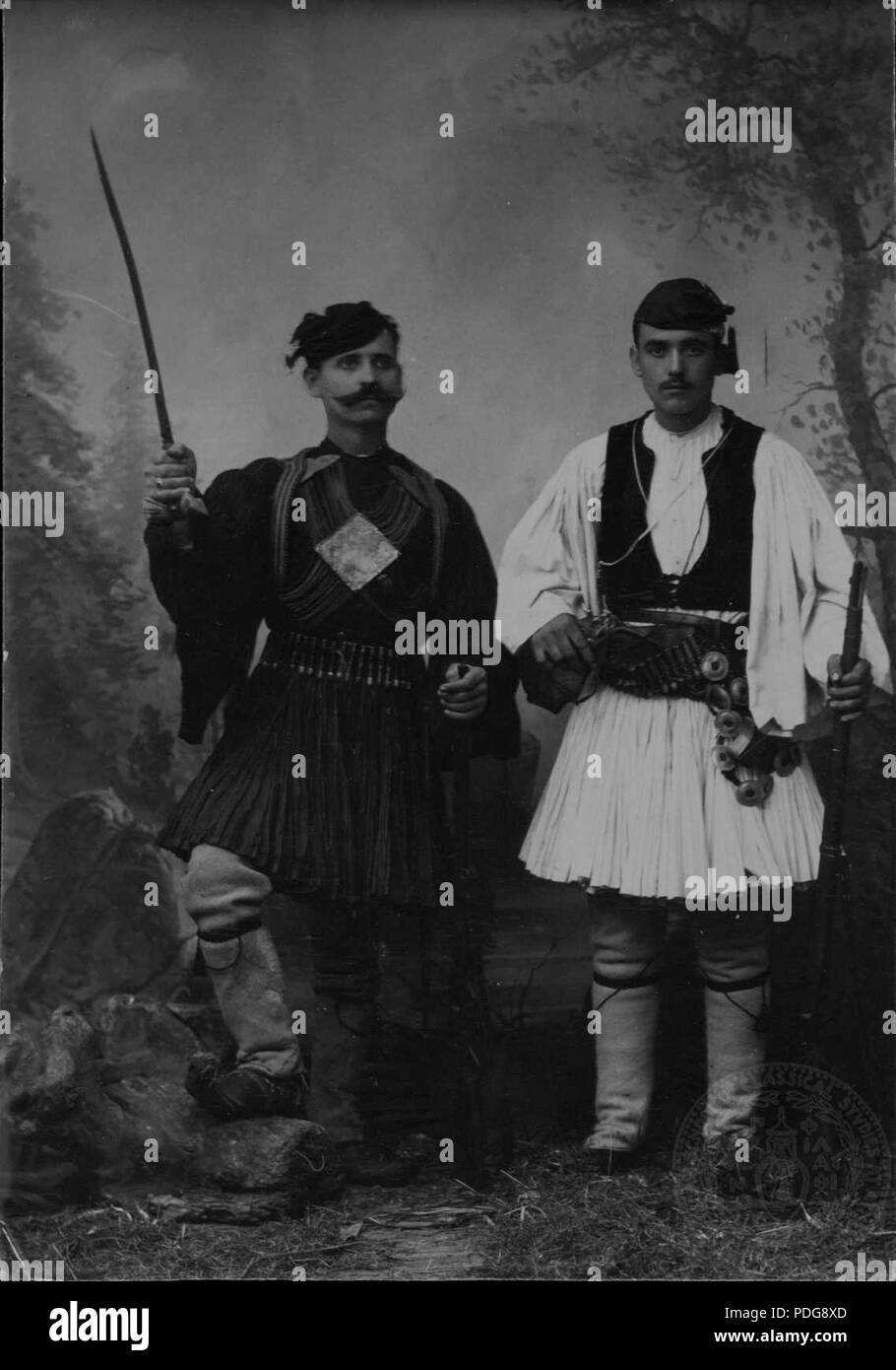 226 Micko Krstić dans tenue grecque Banque D'Images