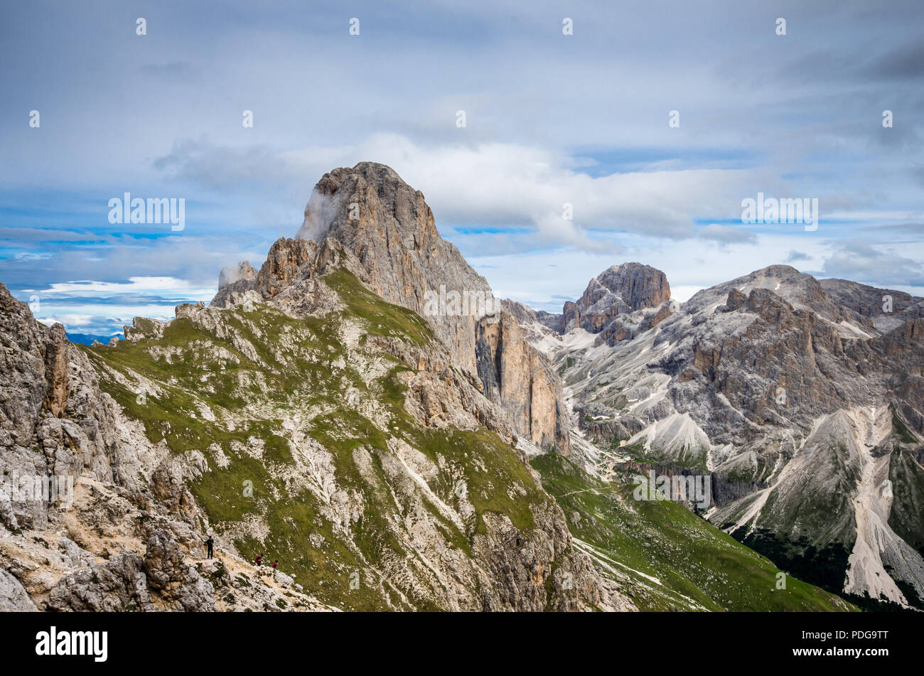 Massif du Catinaccio Rosengarten, Dolomites, Italie. Vue spectaculaire à Val di, Strada Dolomiti mountains, Alto Adige, le Tyrol du Sud Banque D'Images