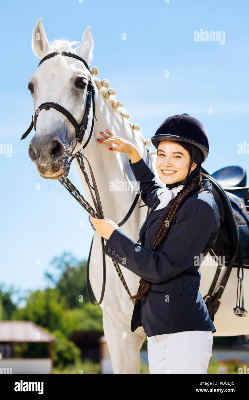 Businesswoman friands de Tillac venant de race track Banque D'Images