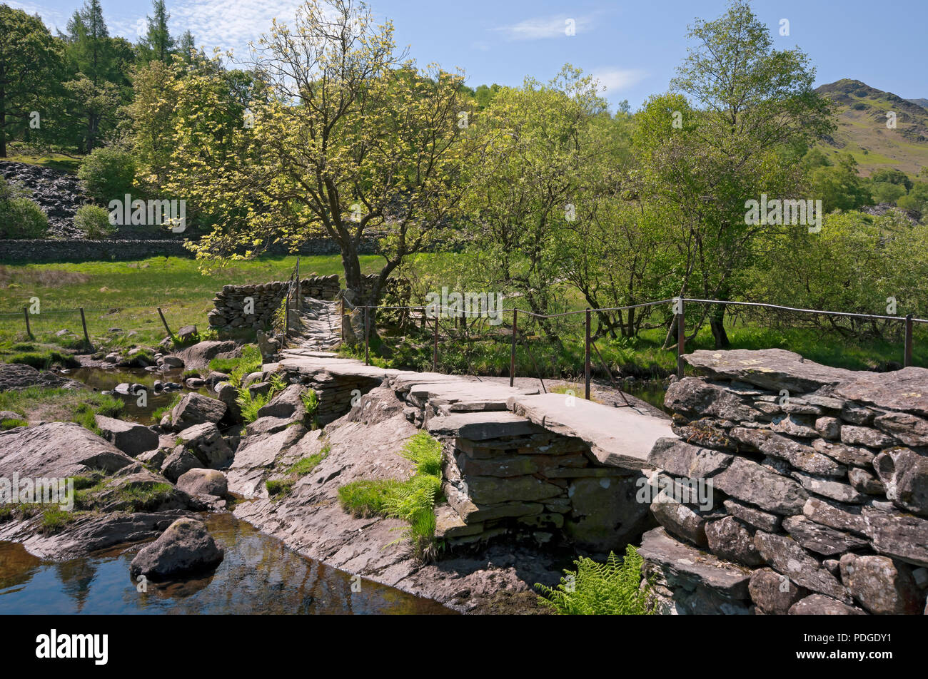 Slaters Bridge en été Little Langdale Lake District National Park Cumbria Angleterre Royaume-Uni Grande-Bretagne Banque D'Images