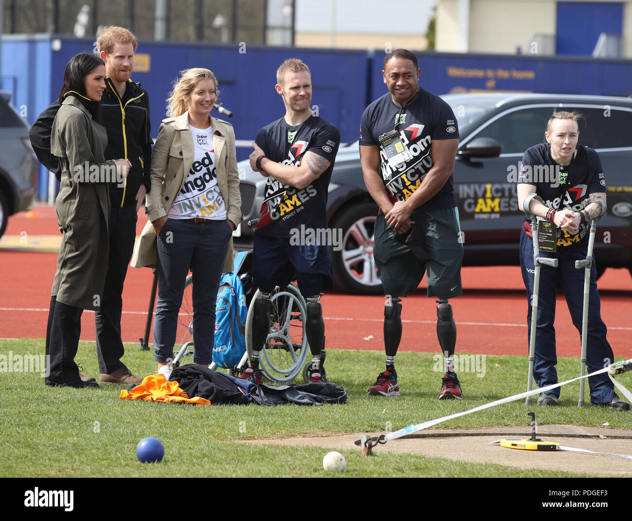 Le prince Harry et Mme Meghan Markle comme ils vont à l'équipe britannique Invictus Games procès tenus à l'Université de Bath dans le Somerset Village d'entraînement sportif. Banque D'Images