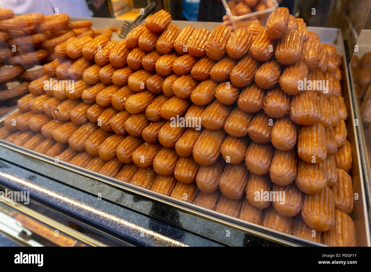 L'une des pièces les plus populaires parmi les desserts turcs est Tulumba, même si c'est l'un des moins chers. Banque D'Images