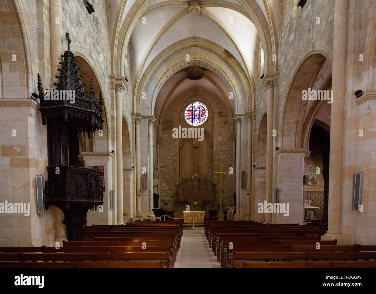 L'intérieur et la nef, Eglise Saint Jacques, vieille ville de Bergerac, Bergerac Dordogne France Europe Banque D'Images