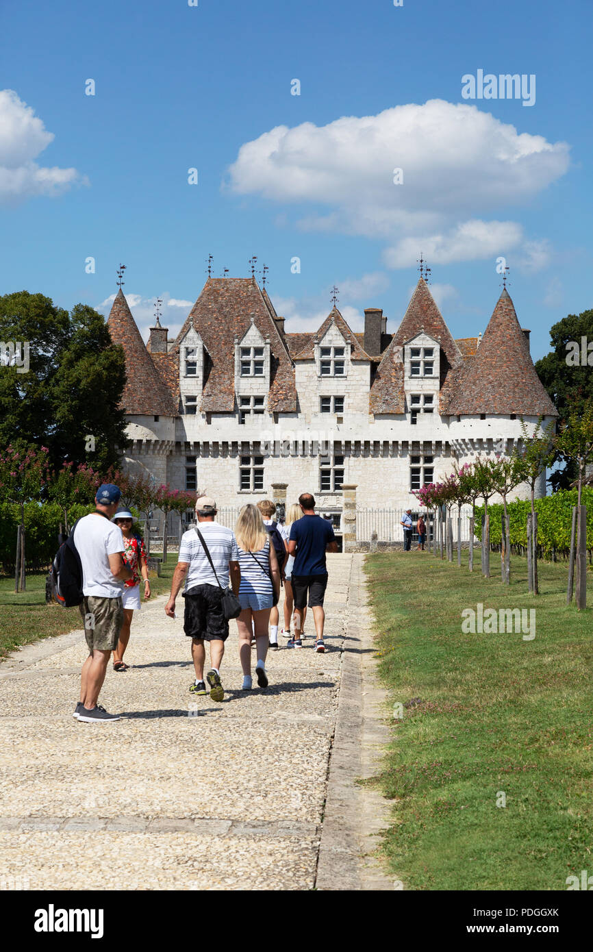 Les personnes qui visitent le château de Monbazillac, un vignoble dans la région de Bergerac Dordogne, Bergerac, France, Europe Banque D'Images