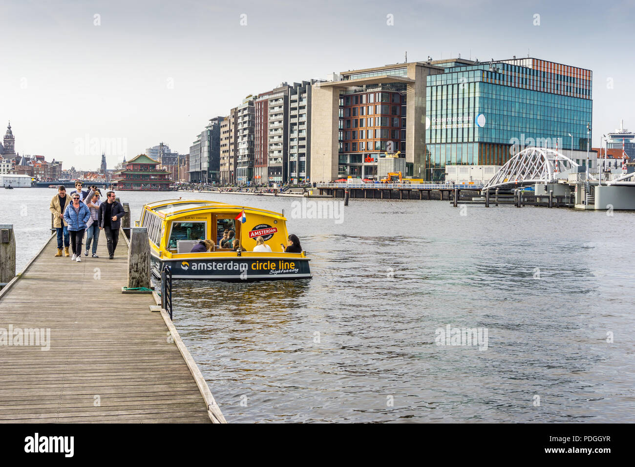 Transport bateau Circle line, open havenfront, oosterdok , Amsterdam, Pays-Bas, Europe. Banque D'Images