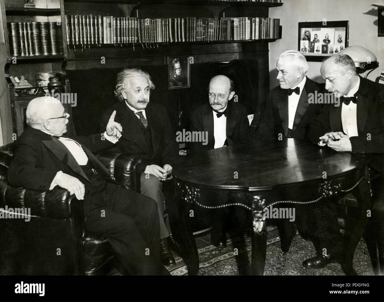235, Nernst, Einstein, Planck, Millikan en 1931 Laue Banque D'Images