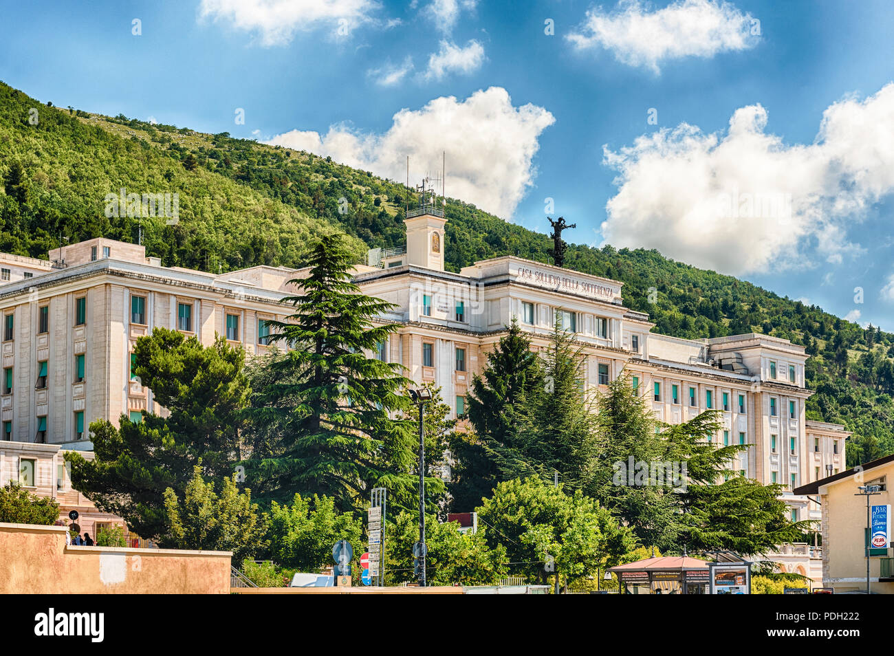 SAN GIOVANNI ROTONDO, ITALIE - Le 10 juin : Casa Sollievo della Sofferenza, hôpital fondé en 1956 par Saint Pio de Pietrelcina, situé à San Gi Banque D'Images