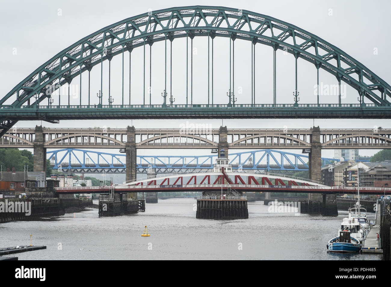Une vue sur le Tyne Bridge et d'autres ponts sur la rivière Tyne dans la ville de Newcastle, Royaume-Uni. Date de la photo : le lundi 11 juin 2018. Photo : Roger Garfield Banque D'Images
