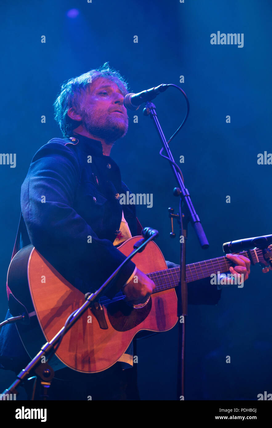 Edinburgh, Royaume-Uni. Jeudi 9 Août 2018 : Festival International d'Édimbourg. King Creosote au Festival International dans le cadre de la lumière sur la berge à Leith Theatre. Soutenu par Iain Morrison et Hamish Hawk. Banque D'Images