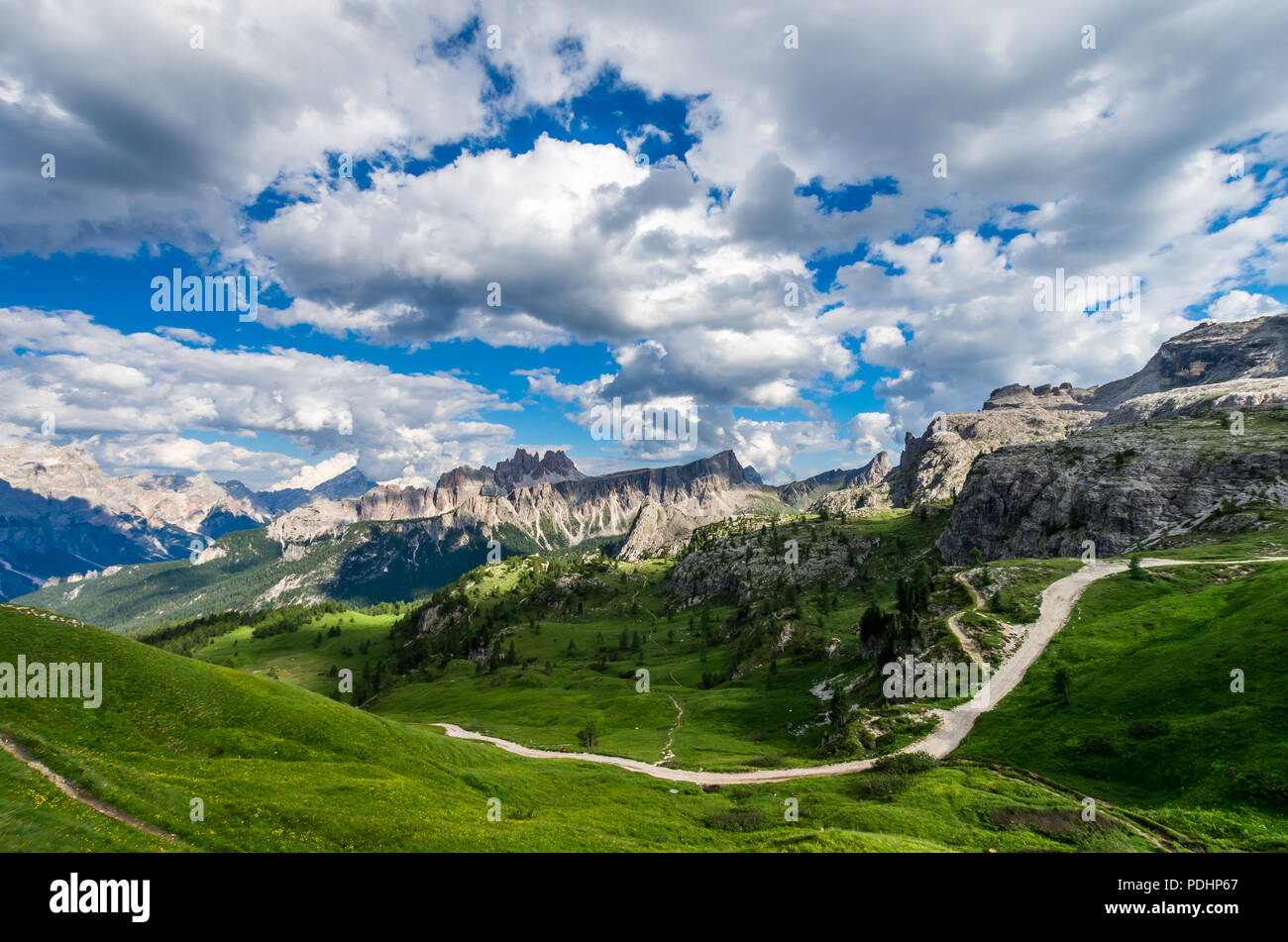 Montagnes des Dolomites, l'Italie du Nord. Vue panoramique dans la région de Dolomiti, Alto Adige, Tyrol du Sud Banque D'Images
