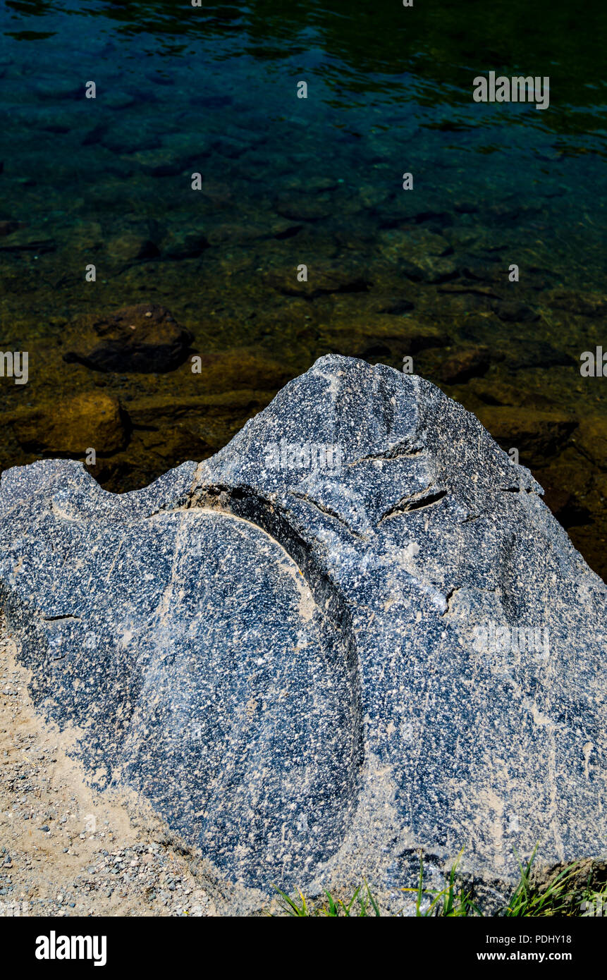 Les stries glaciaires sur un rocher au Parc national volcanique de Lassen Banque D'Images