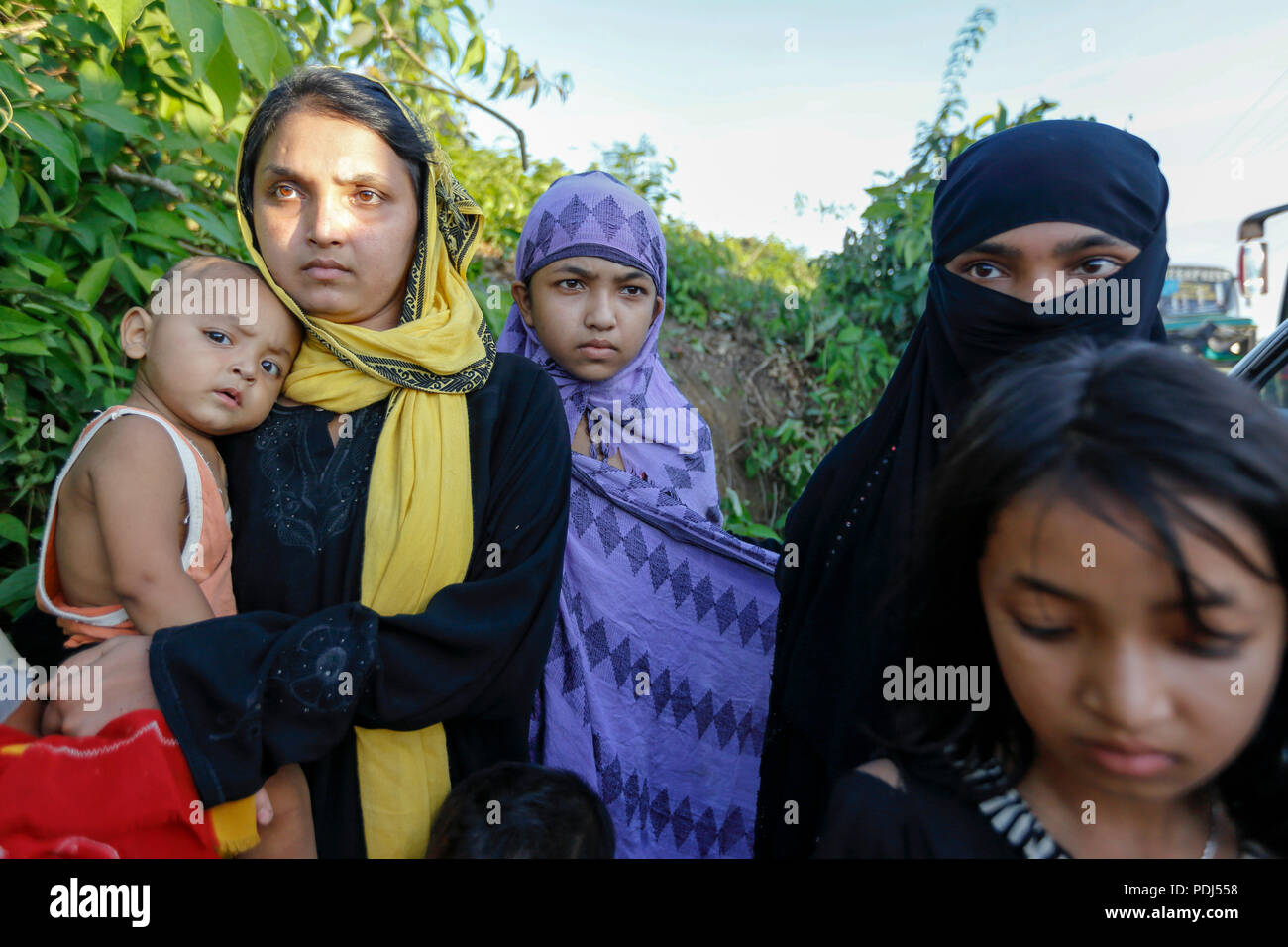 Une famille de réfugiés rohingyas à Balukhali Camp de réfugiés. Cox's Bazar, Bangladesh Banque D'Images