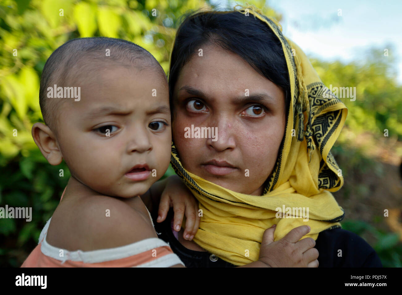 Un des réfugiés Rohingyas à Balukhali la mère et l'enfant dans le camp de réfugiés de l'upazila Ukhia district de Cox's Bazar, le Bangladesh. Banque D'Images