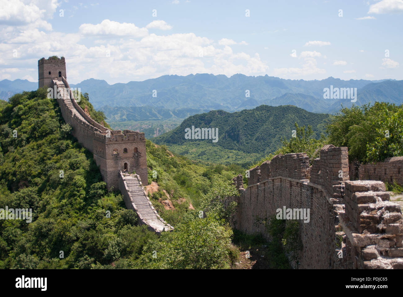 La Grande Muraille de Chine, à Jinshanling, une randonnée à pied et l'une des parties les mieux préservées de la Grande Muraille avec de nombreux éléments d'origine. Banque D'Images