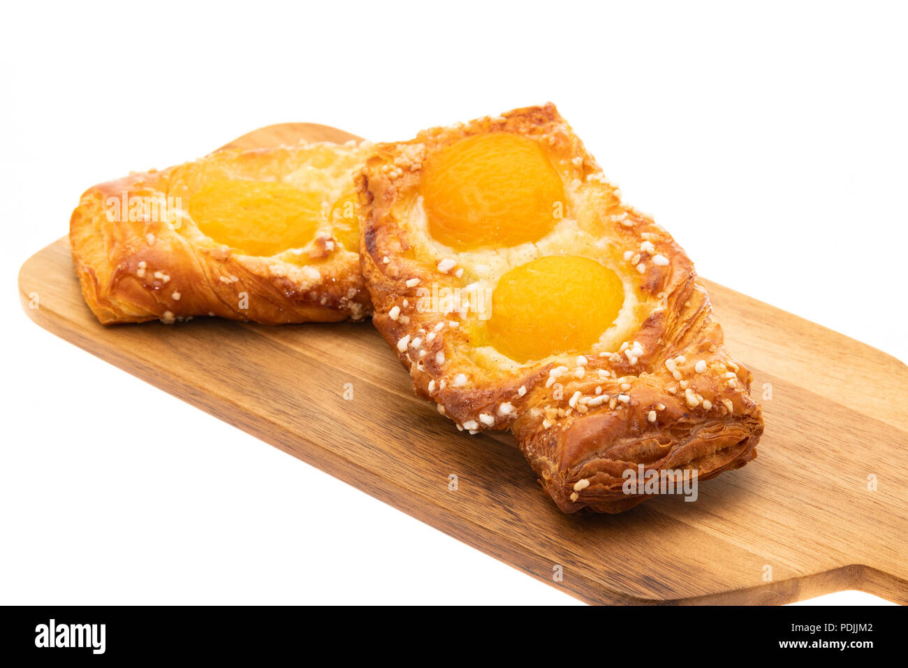 Tarte aux abricots - la pâtisserie française - Fond blanc Banque D'Images