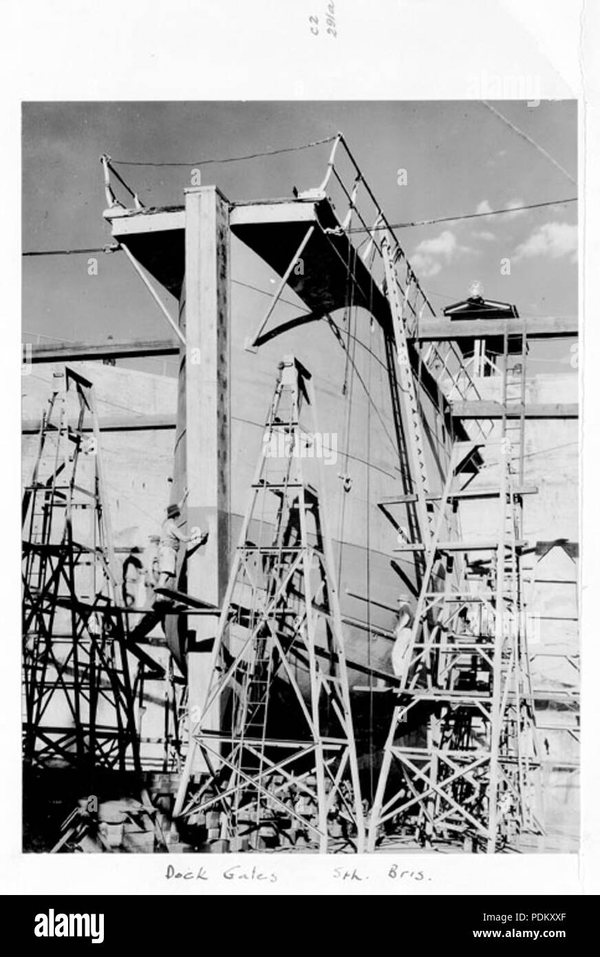 116 Archives de l'État du Queensland 4489 Dry Dock gates South Brisbane 1950 Banque D'Images
