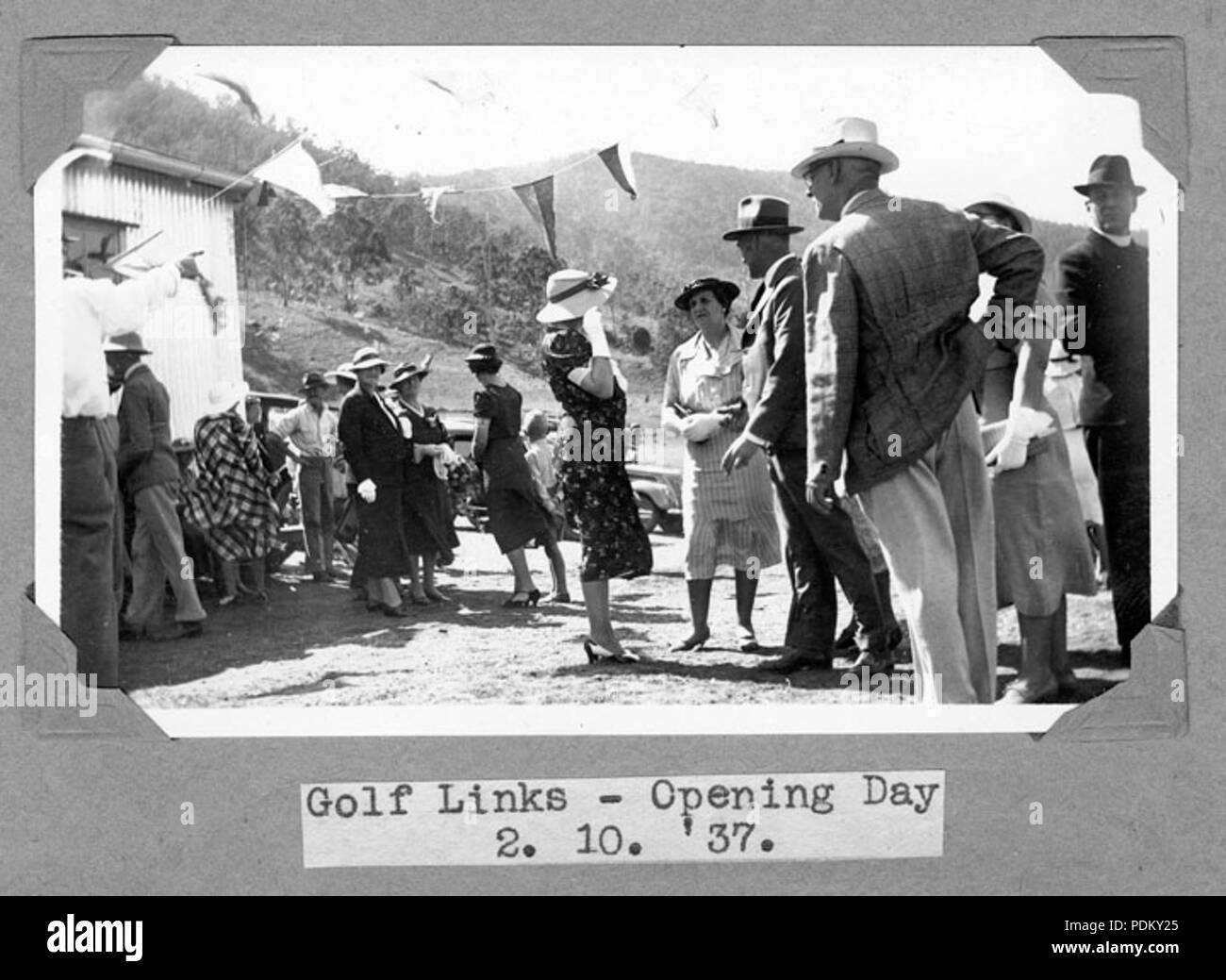 116 Archives de l'État du Queensland 4593 Golf Links journée d'ouverture de la Rivière Stanley Township 2 Octobre 1937 Banque D'Images