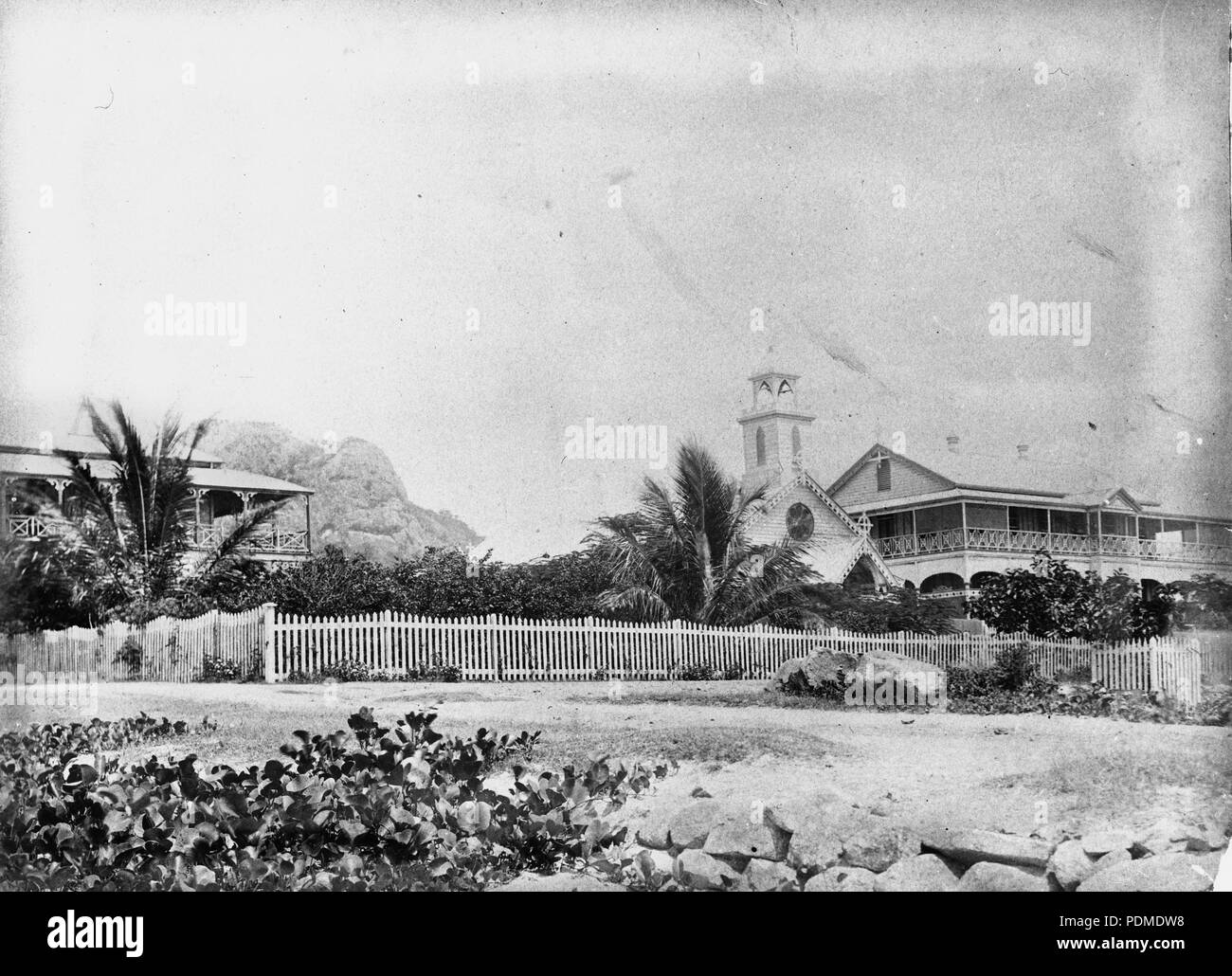 197 l'Église et le couvent Saint-Joseph Townsville ca. 1888 Banque D'Images