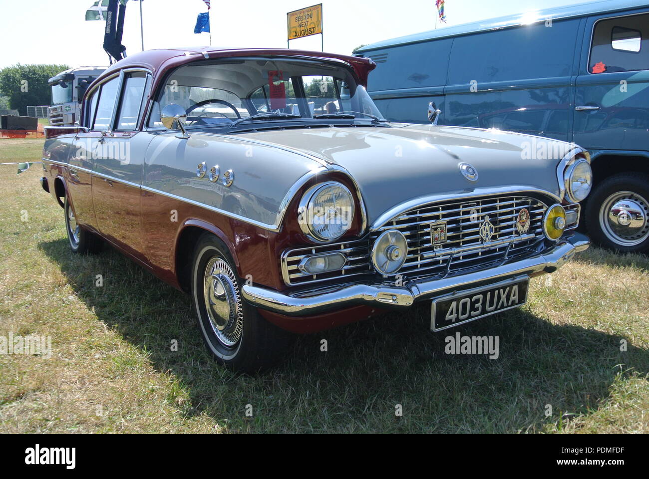 Une Vauxhall Cresta PA classic voiture garée sur l'affichage à Torbay, juste à vapeur Churston, Devon, England, UK Banque D'Images