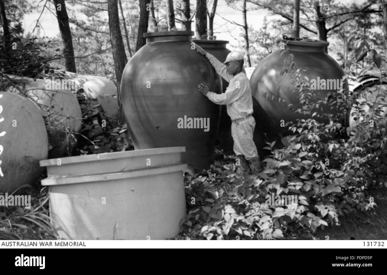 Des contenants en céramique 2131732 dans ce qui était autrefois l'TADANOUMI BRANCHE DE L'ARSENAL DE L'ARMÉE 2E TOKYO Banque D'Images