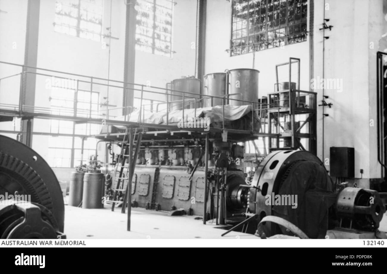 2132140 L'ANCIENNE DIRECTION GÉNÉRALE DES TADANOUMI, où le gaz toxique a été fabriqué, MONTRANT UN GÉNÉRATEUR DIESEL ET D'HUILE PAR GRAVITÉ montrant l'AIR DU COMPRESSEUR À PARTIR DE BOUTEILLES Banque D'Images