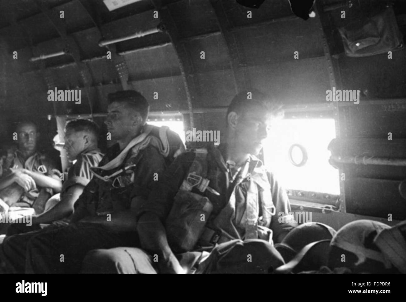5 2-4-FA regt dans C-47 Banque D'Images